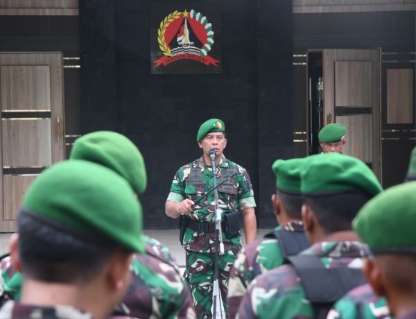 Danrem 142/Tatag Berikan Jam Komandan, Tekankan Loyalitas, Disiplin dan Tanggung Jawab Prajurit